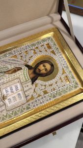 Рукописная икона Спас Вседержитель с жемчужным окладом №4 (Размер 17х21 см)